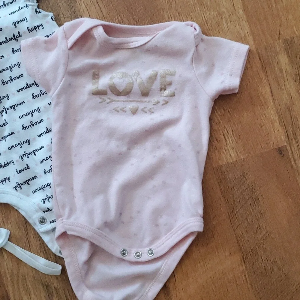 Girls Onesies 2 Pack with Hair Bow Size 3-6M‎ Chick Pea and Carters